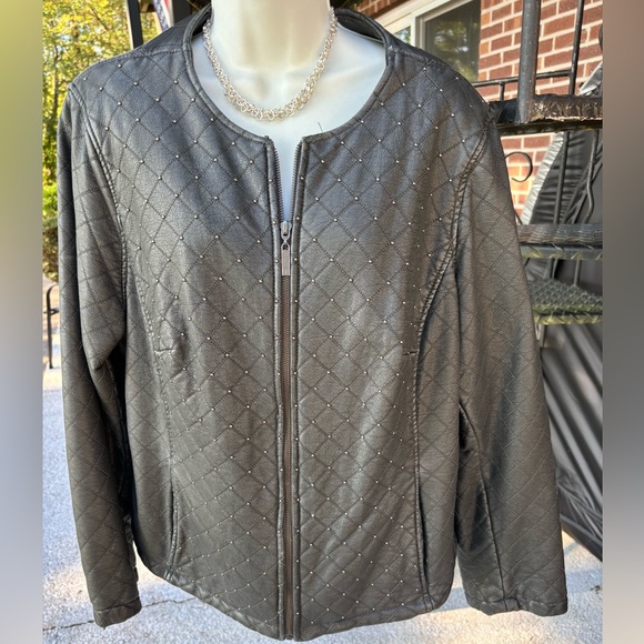 🗺️ LOGO Instant Chic Faux Leather Plus 20W Quilted Motorcycle Style Jacket GUC - Picture 9 of 9